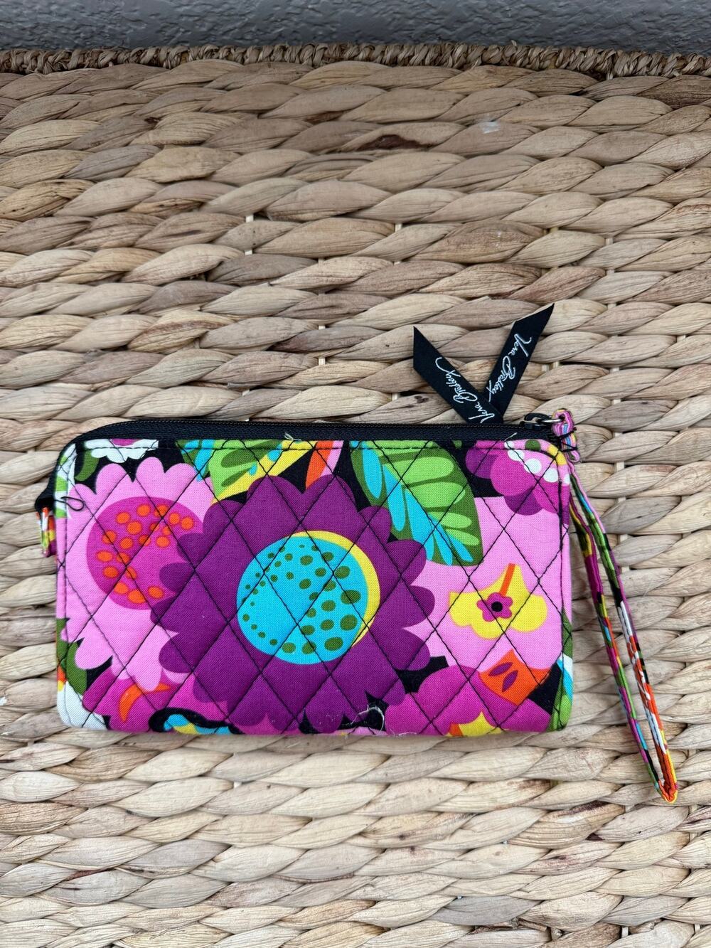 Vera Bradley Va Va Bloom Zip Around Wallet Wristlet NWOT Retired Floral Quilted